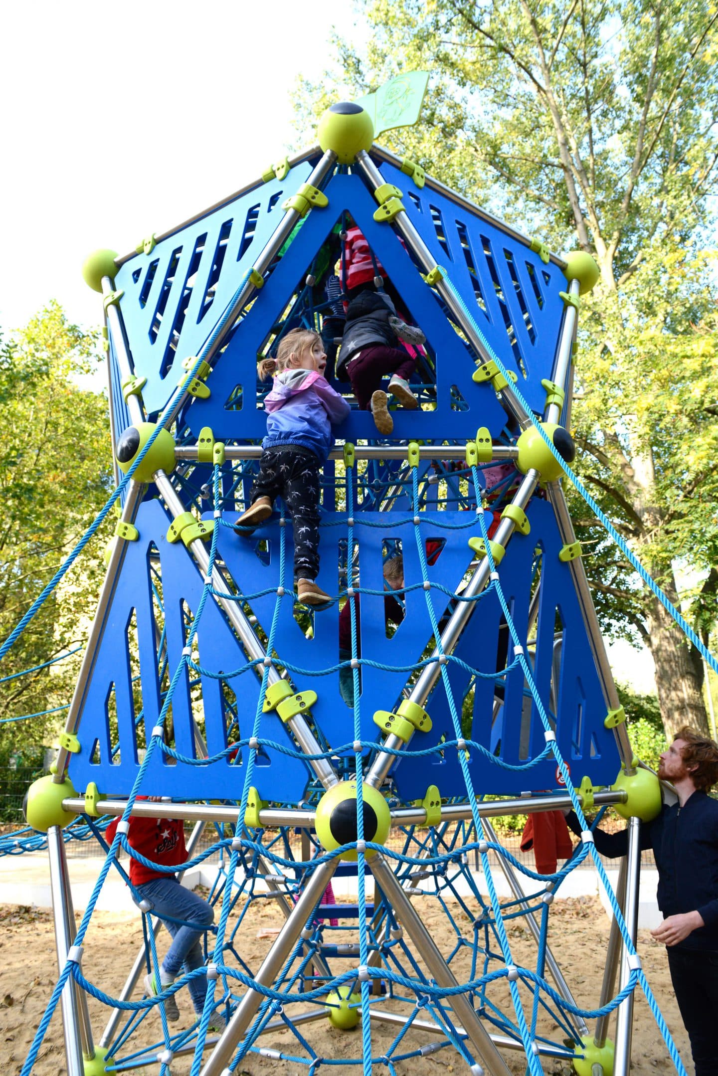 Kletterturm – Berliner Seilfabrik – Spielgeräte fürs Leben