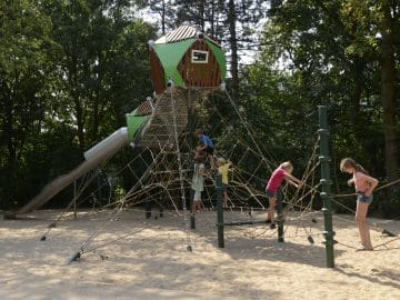 Baumhaus – Berliner Seilfabrik – Spielgeräte fürs Leben
